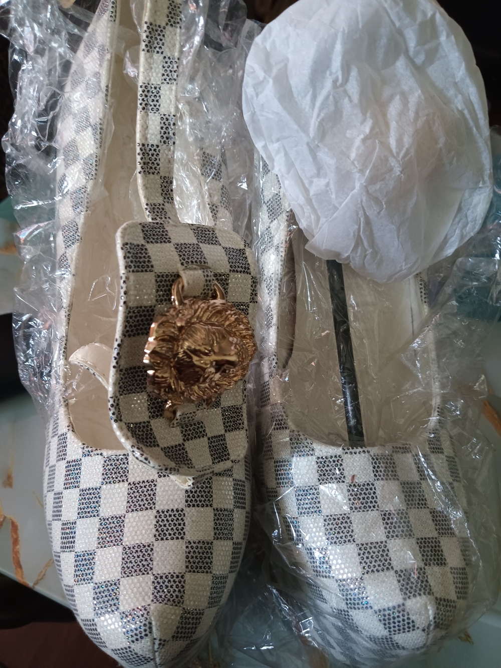 Checkerboard Print Women’s Pumps with Gold Lion Accent - Cream/Black